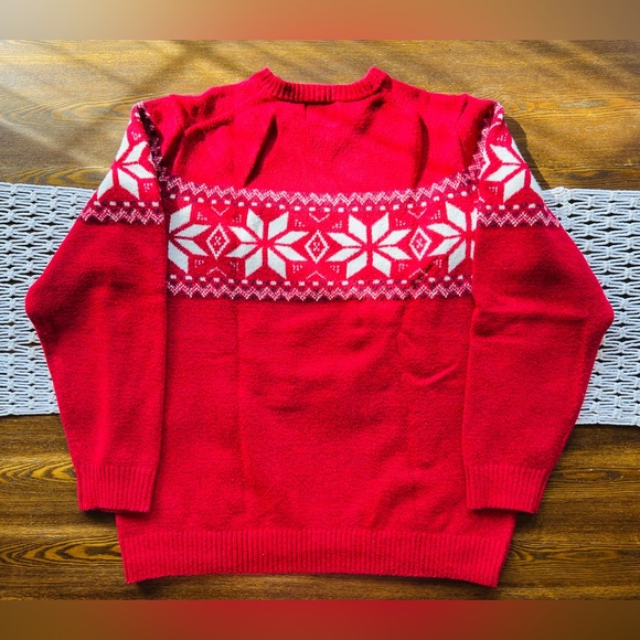 NEW WITHOUT TAGS! Old Navy - Men’s XXL Red Crewneck Sweater w/ Snowflake Pattern - Picture 3 of 3